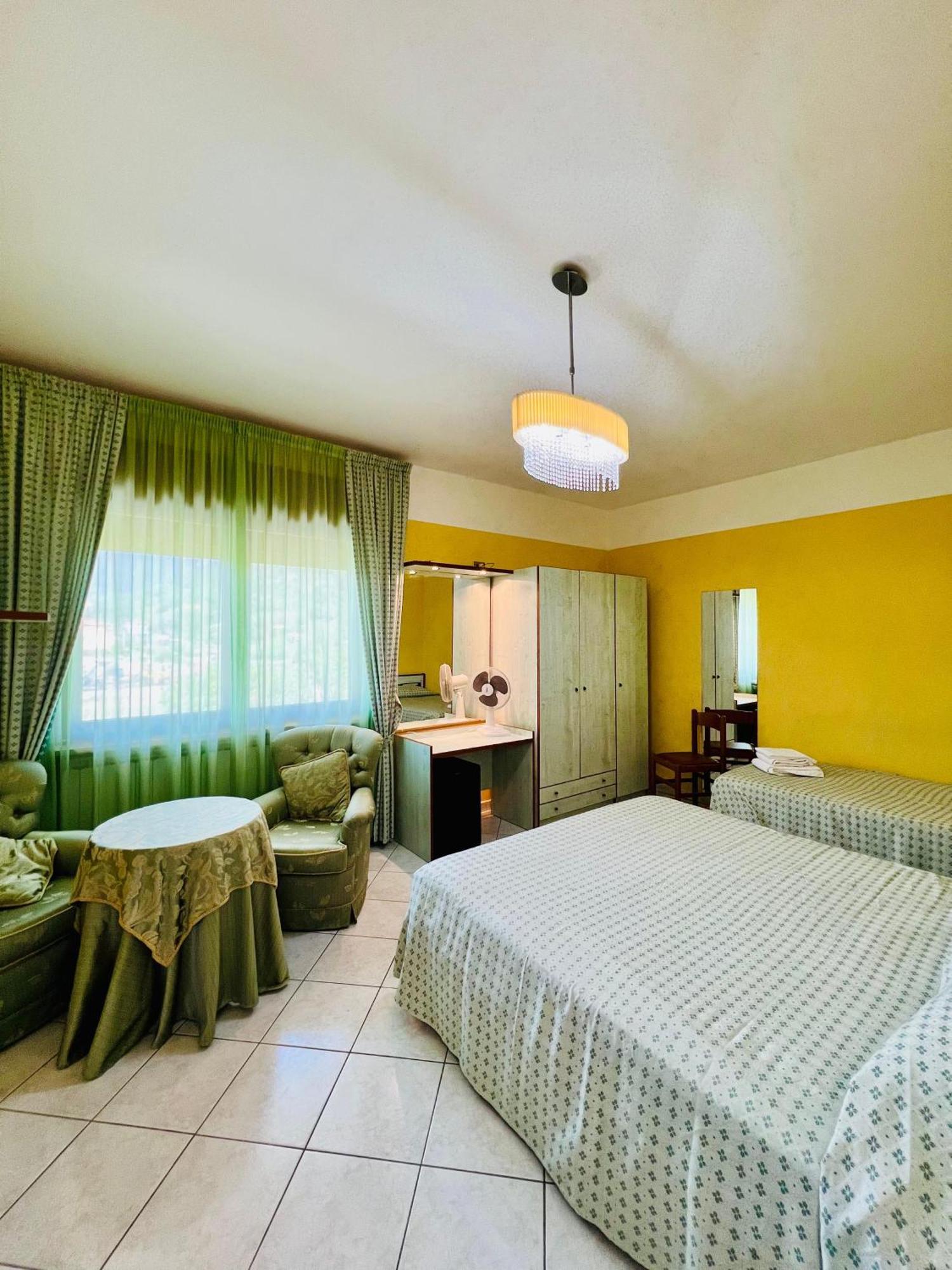 Hotel Paradiso Челано Екстер'єр фото