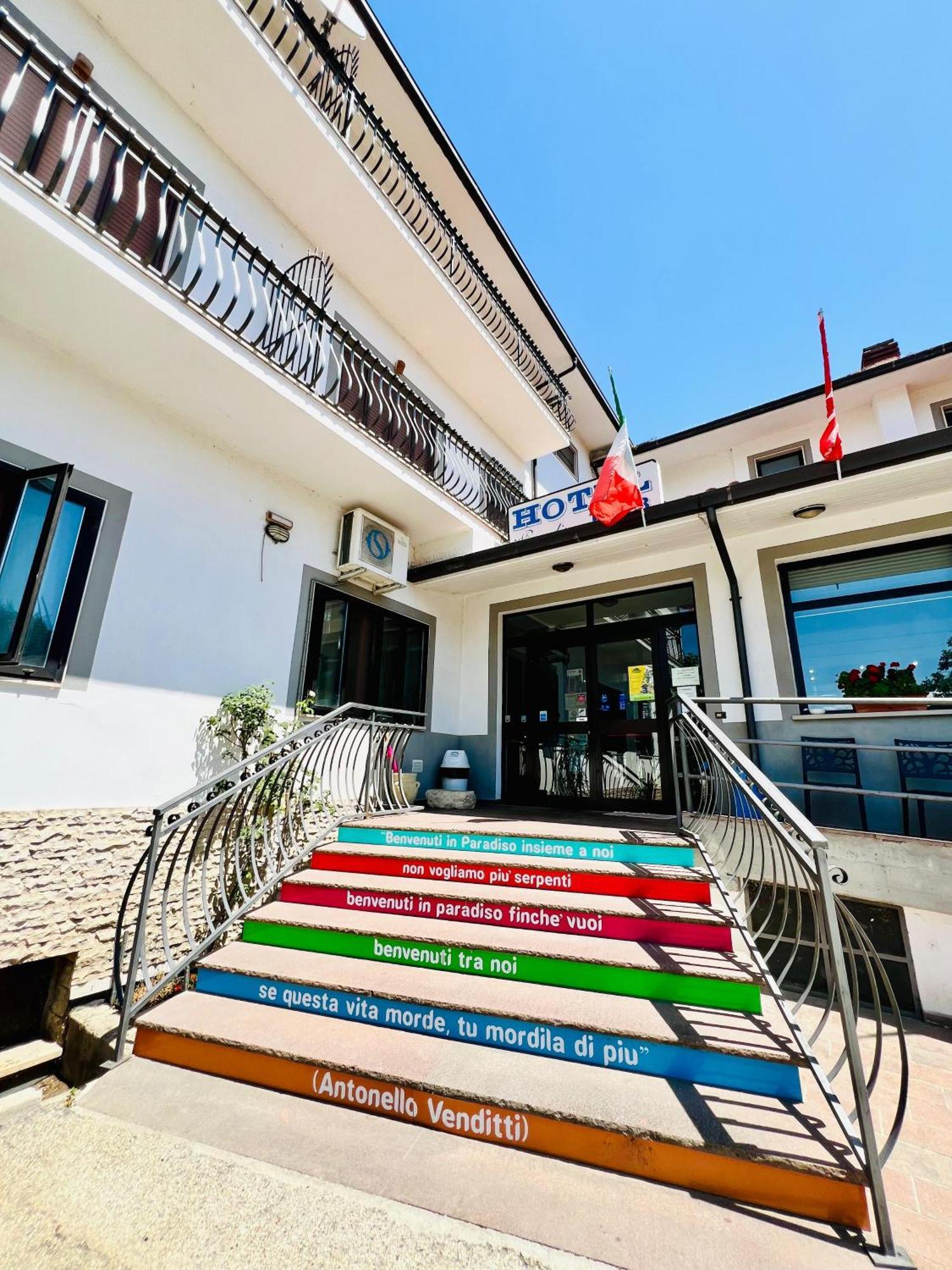 Hotel Paradiso Челано Екстер'єр фото